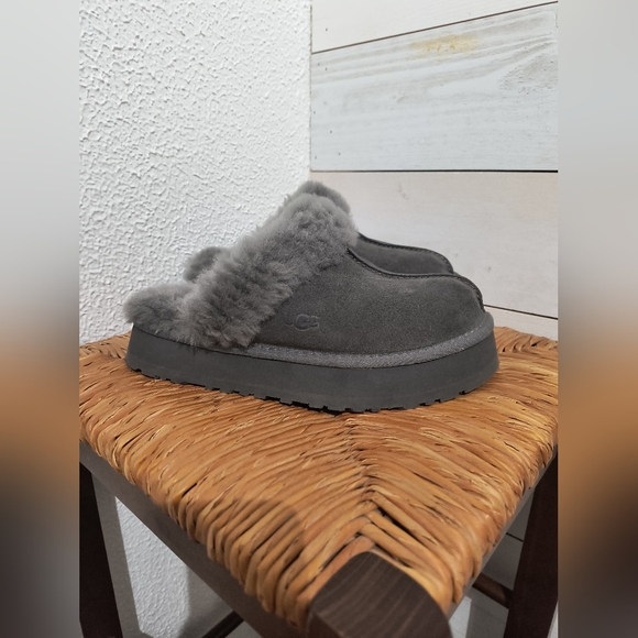 UGG Platform Slippers - Picture 2 of 6